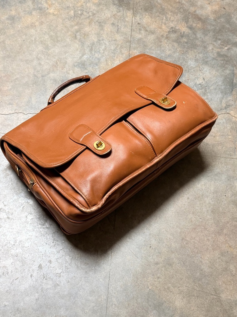 Vtg.. 90’s Coach Leather Briefcase in Tan Cognac Brown (No Shoulder Strap) - Picture 2 of 16